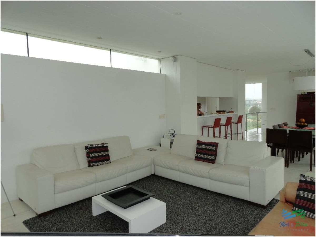 Casa en Alquiler en primera LÍ­nea sobre el mar -Punta Piedra- Punta del Este