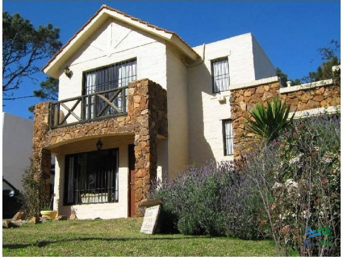 Casa en Montoya, 3 dormitorios *