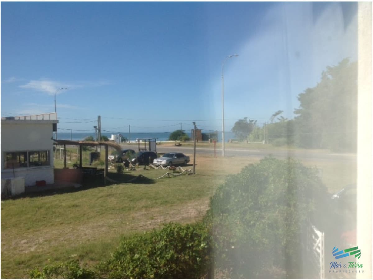 VENTA de casa en playa mansa,  casa en zona de Pinares, con vista al mar de 3 dormitorios
