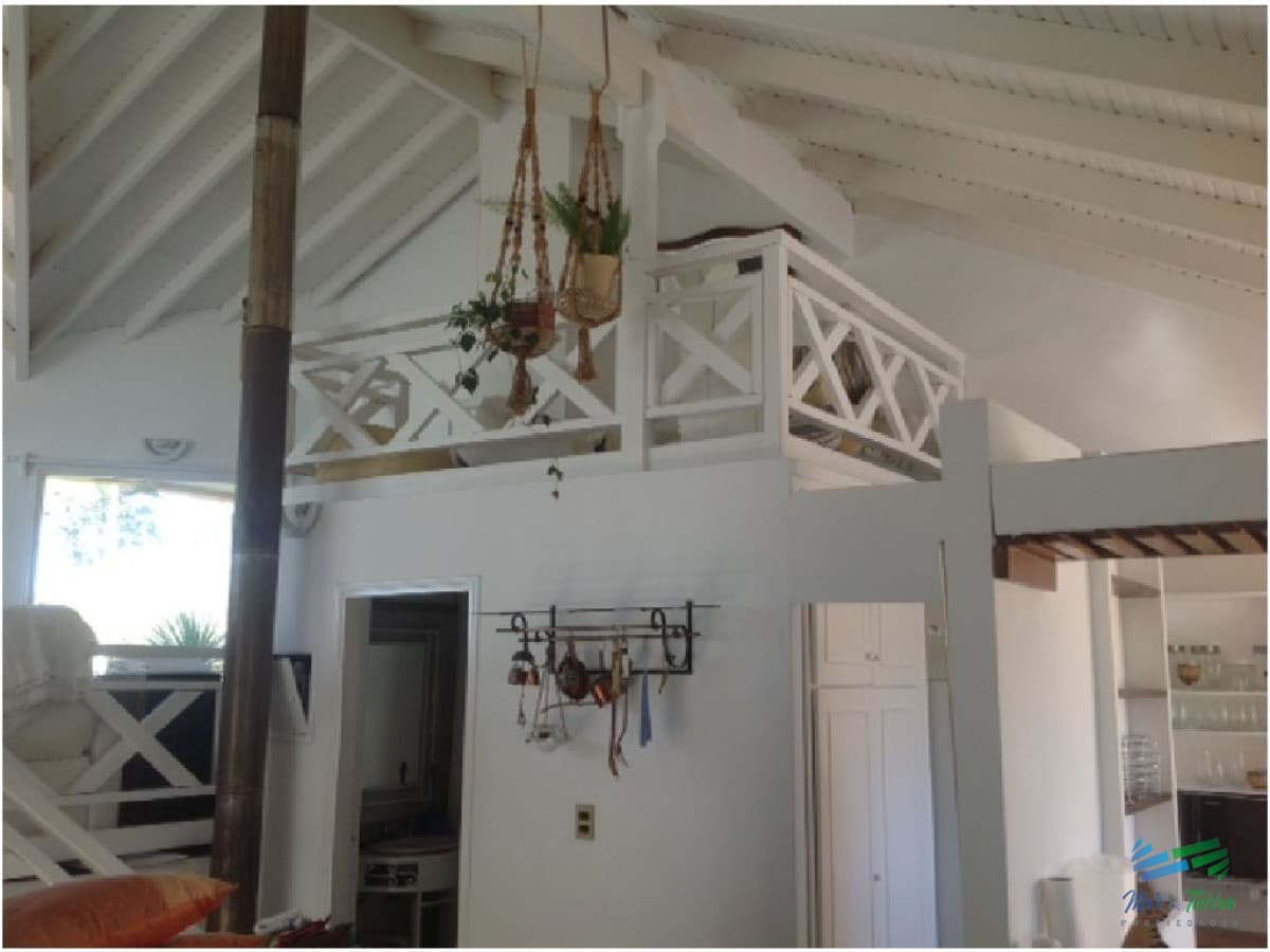 VENTA de casa en playa mansa,  casa en zona de Pinares, con vista al mar de 3 dormitorios