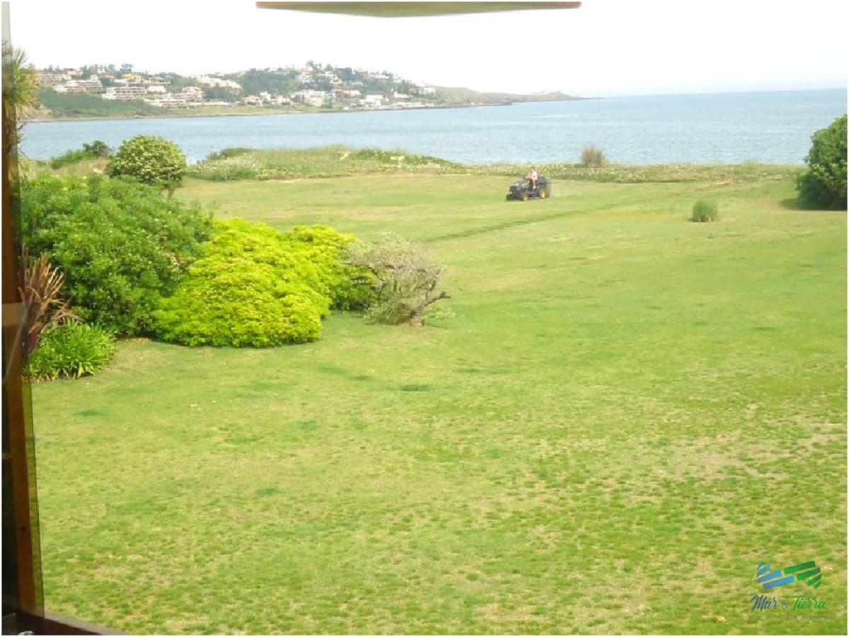 Espectacular residencia en primera Lí­nea sobre el Mar en Solanas en alquiler y venta