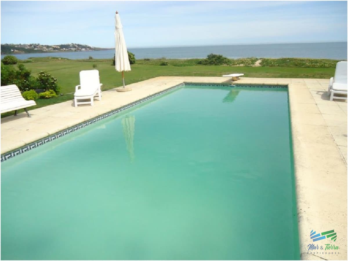 Espectacular residencia en primera Lí­nea sobre el Mar en Solanas en alquiler y venta