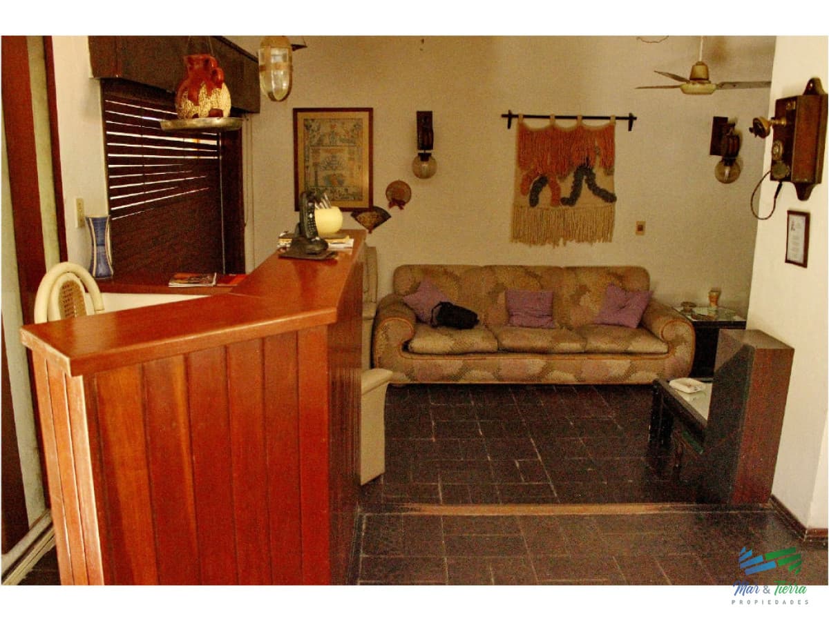 Vendo casa 5 dormitorios con piscina, primeras paradas playa mansa a 300 m del mar, Punta del Este.