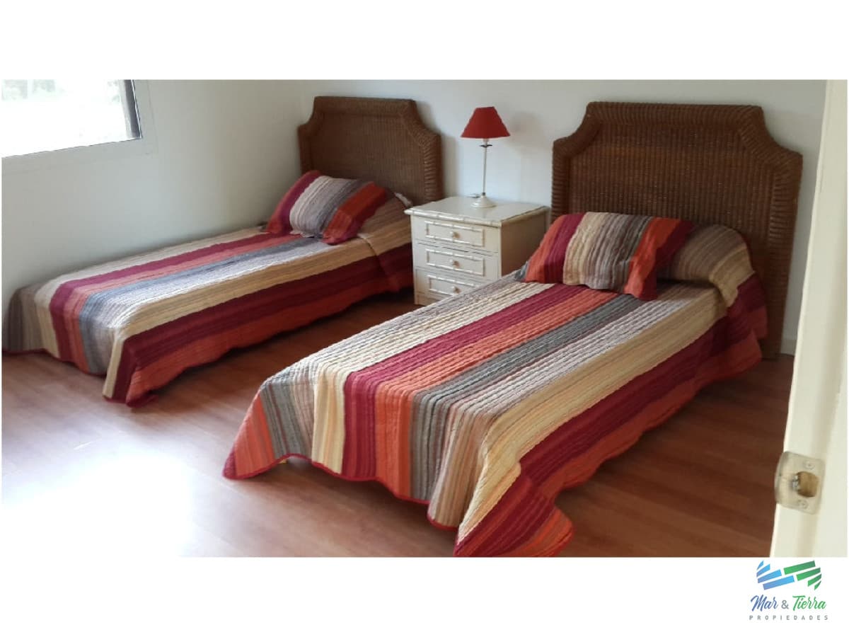 Casa en Bo. Cordoba, 4 dormitorios *