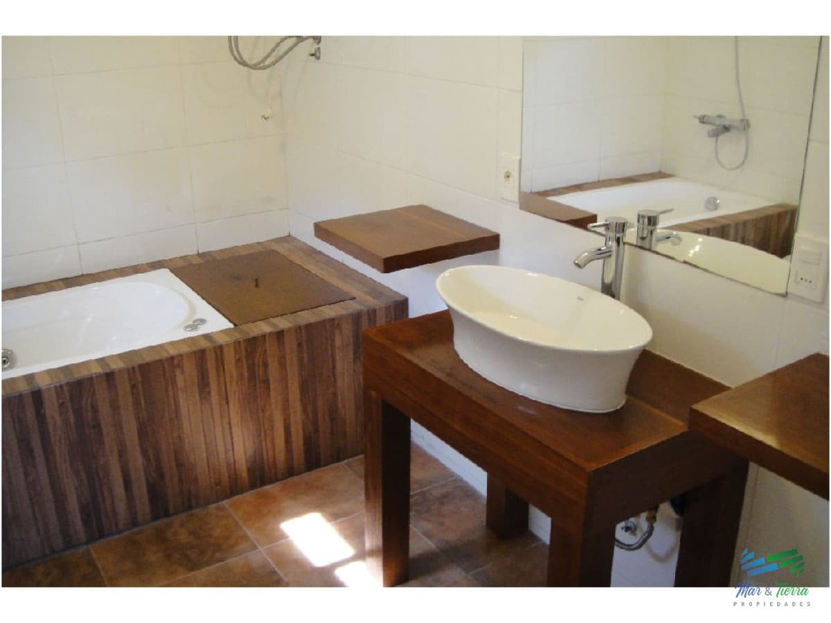 Casa en Bo. Cordoba, 4 dormitorios *