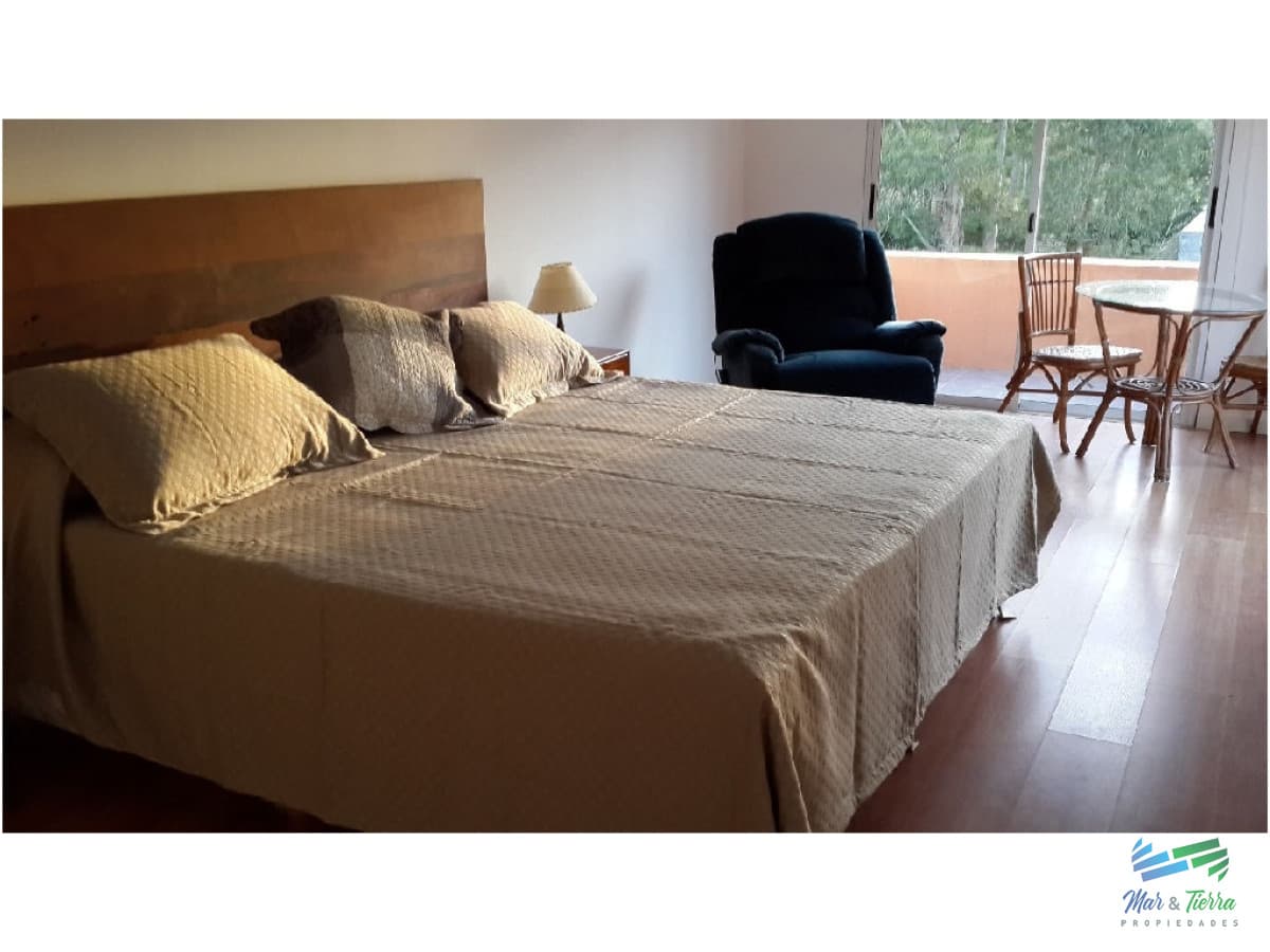Casa en Bo. Cordoba, 4 dormitorios *