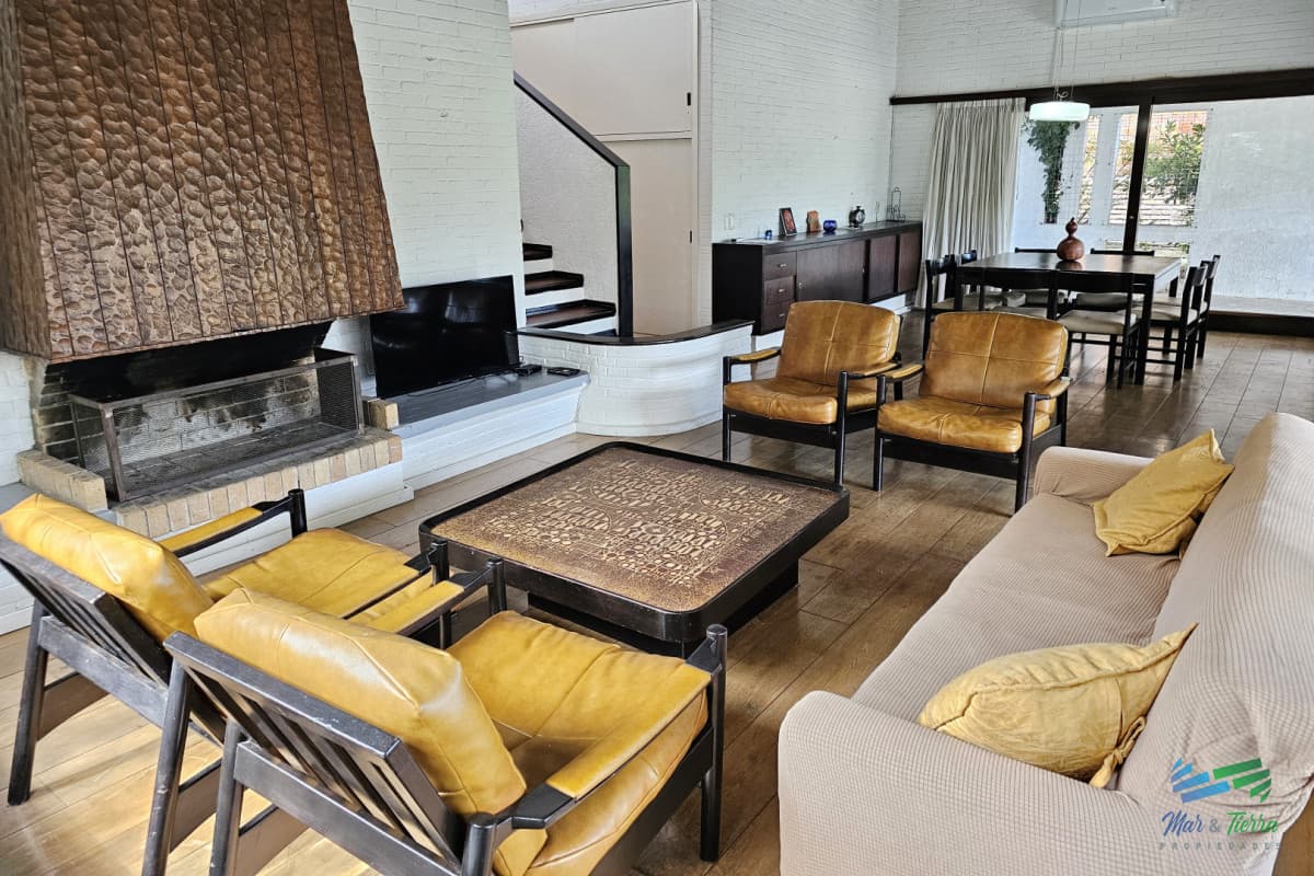 Vendo casa de 4 dormitorios a dos cuadras del mar, playa mansa, Punta del Este