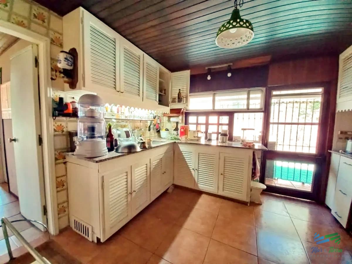 Casa de 6 dormitorios con piscina en venta en Pinares, Punta del Este.
