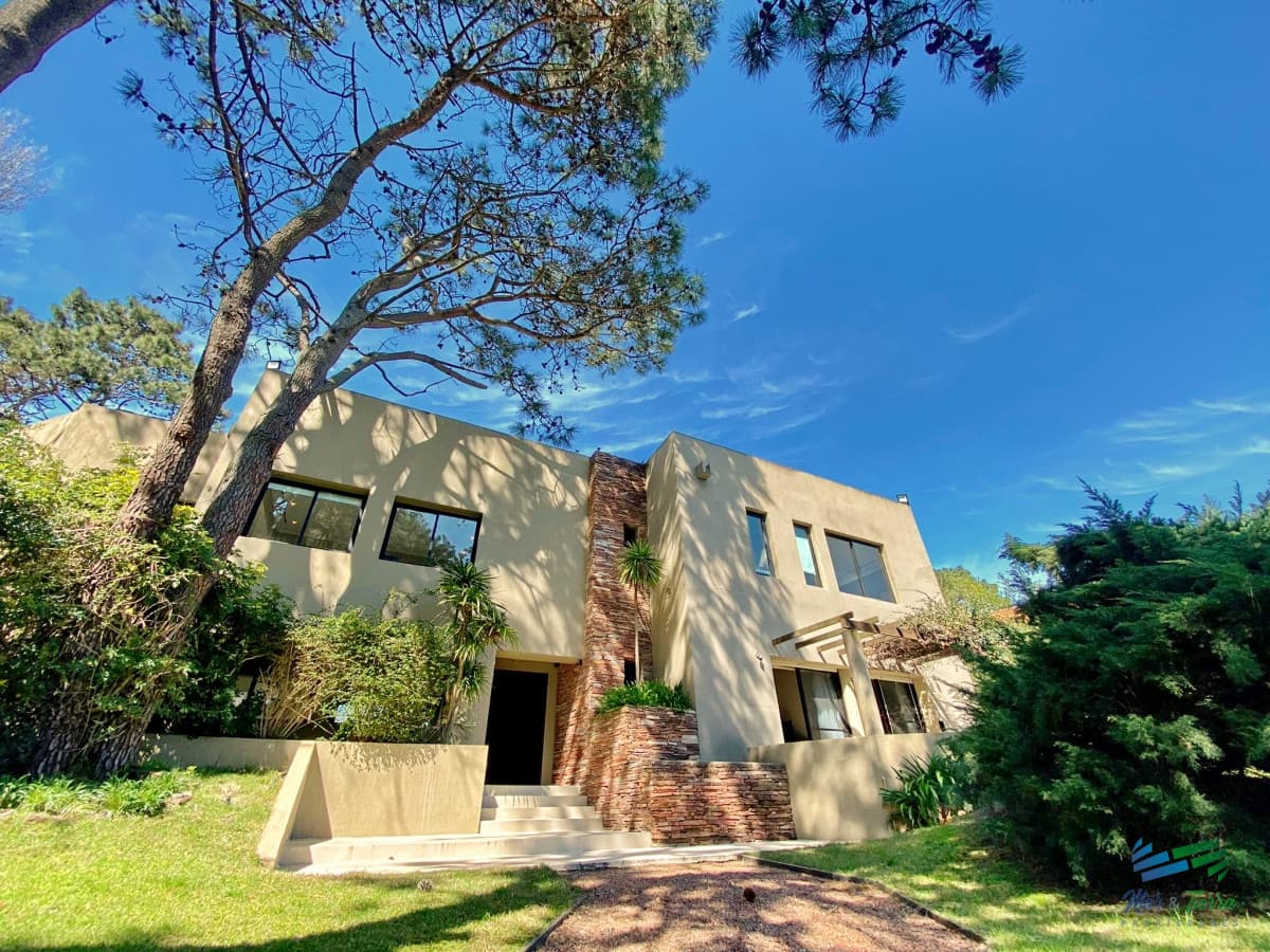 Gran casa de 5 dormitorios, Brava, Punta del Este. disponible alquiler temporada