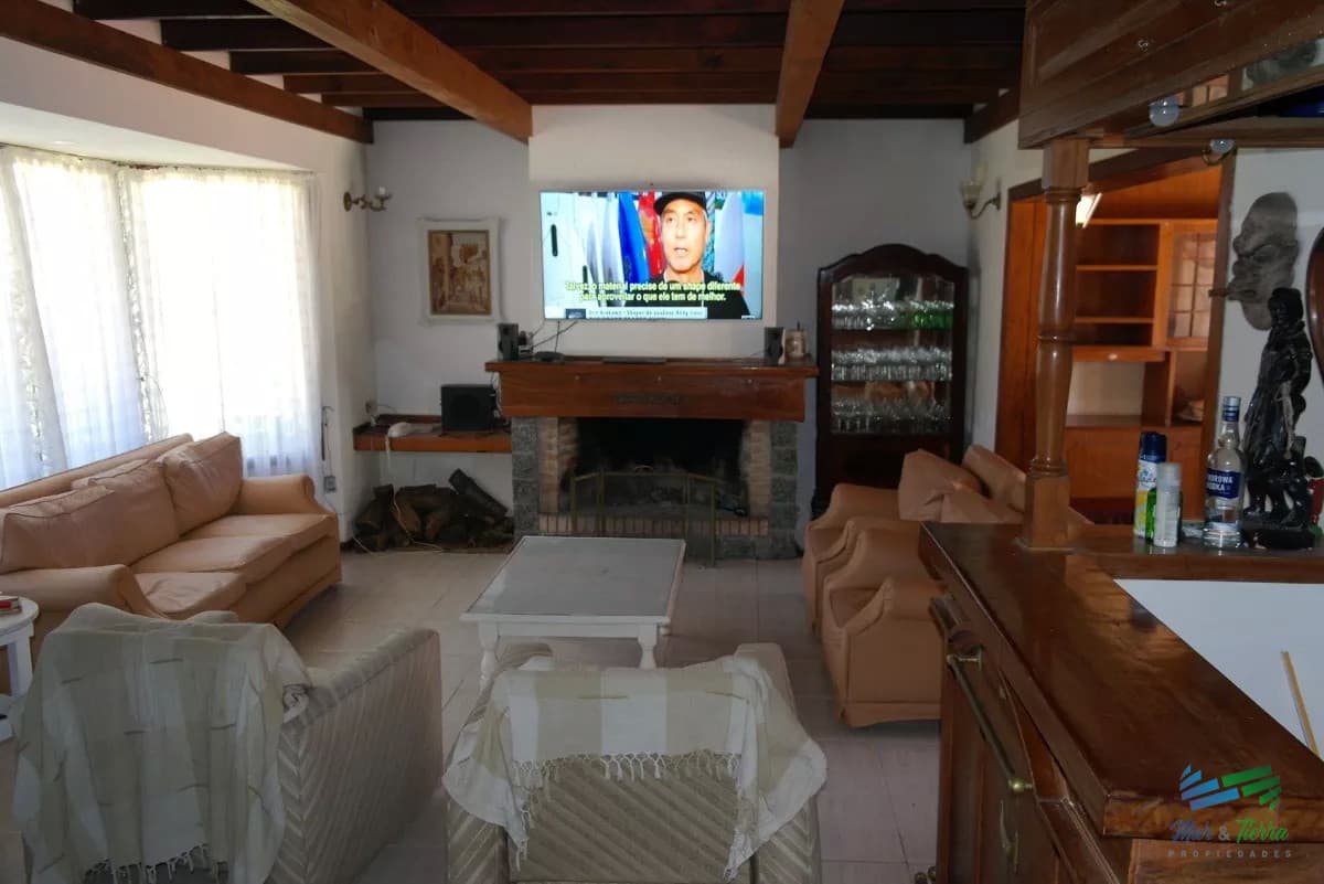 Casa de 4 dormitorios con piscina en alquiler en Brava, Punta del Este.