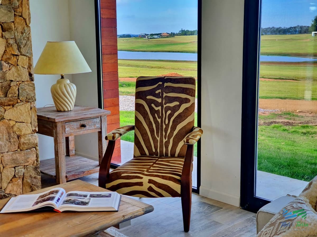 Vendo casa a estrenar, 3 dormitorios en suite, piscina, en barrio privado Laguna de los Cisnes, Laguna del Sauce, Punta del Este
