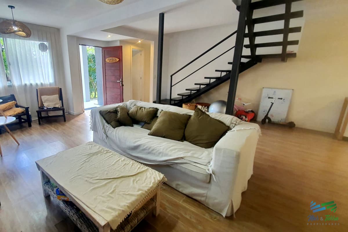 Venta y alquiler anual de casa en Pinares a 200 mts de la playa Mansa - Punta del Este