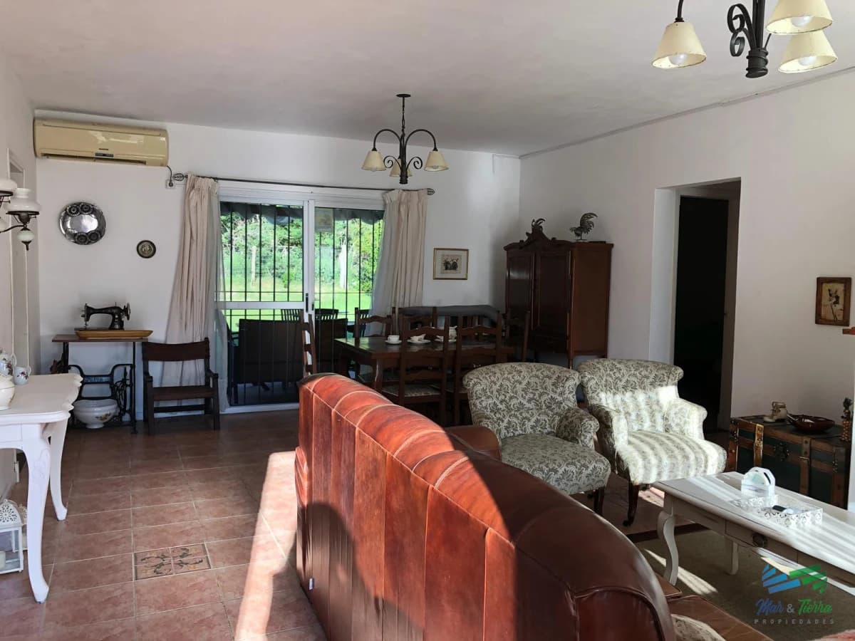 Casa de 3 dormitorios con piscina climatizada en alquiler. Playa brava, Punta del este.