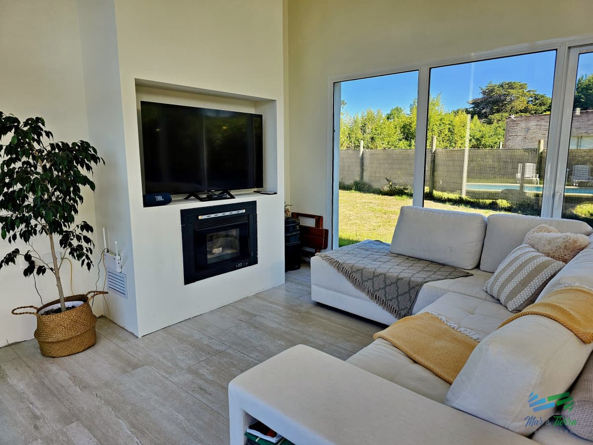 Se alquila casa 4 dormitorios con piscina climatizada en Marly, Punta del Este