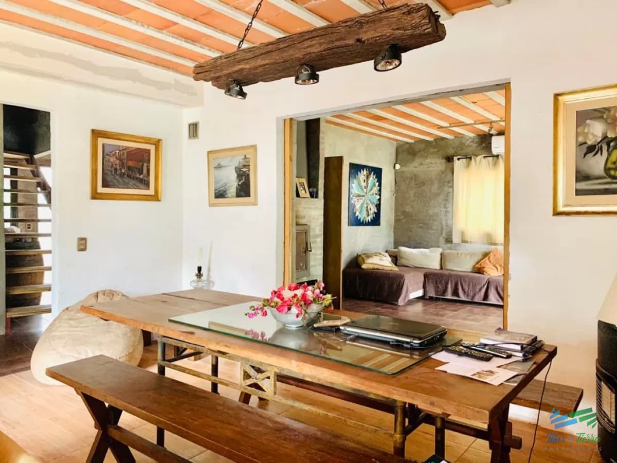 Cómoda casa, muy bien ubicada, ideal para vivir todo el año, zona de colegios