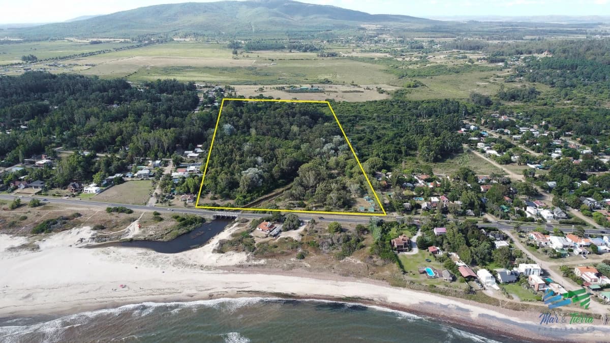 Venta de chacra de 10 has frente al mar en Las Flores Piriapolis Maldonado