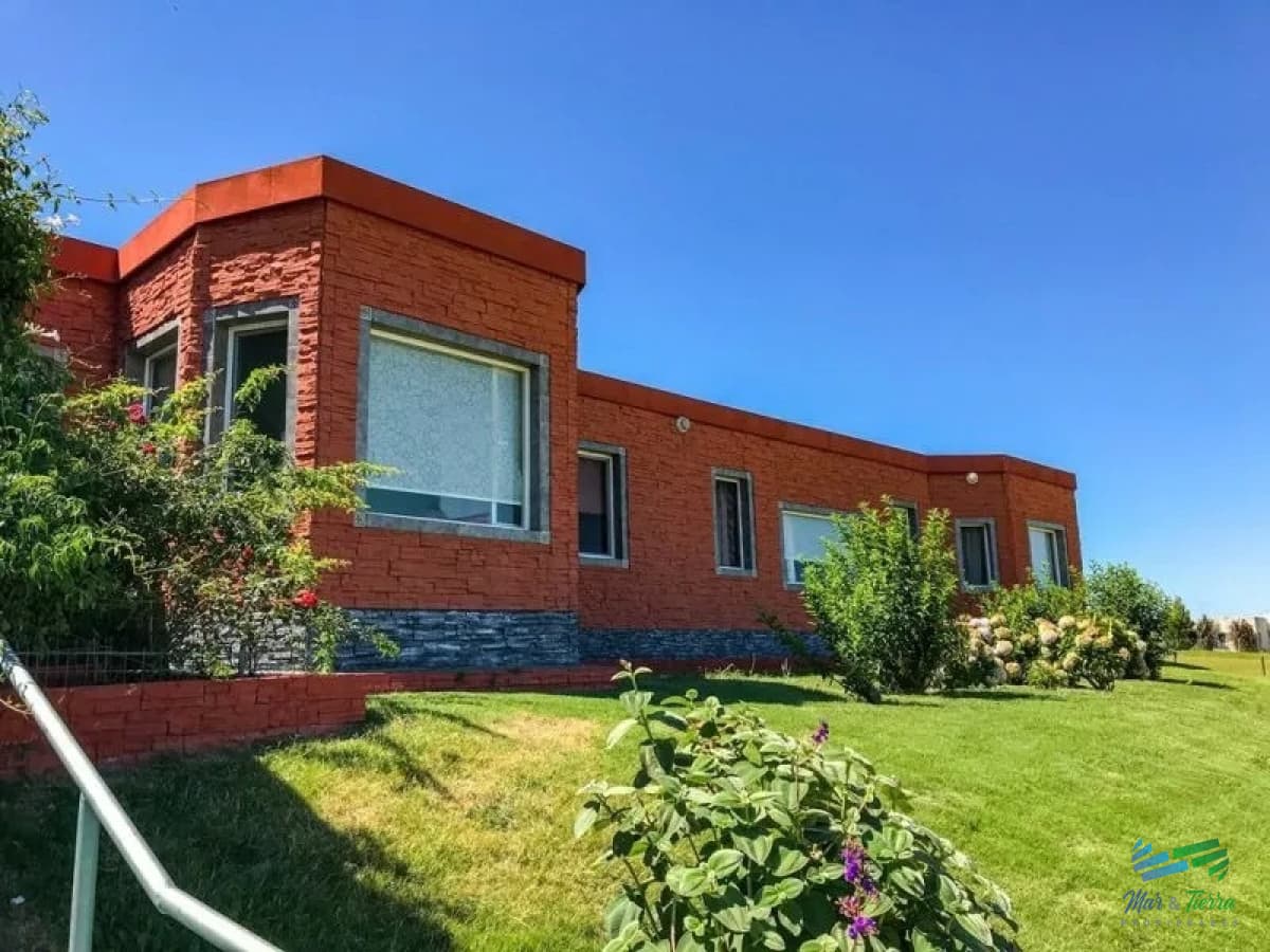 5 Has con Gran casa a 15 minutos de Punta