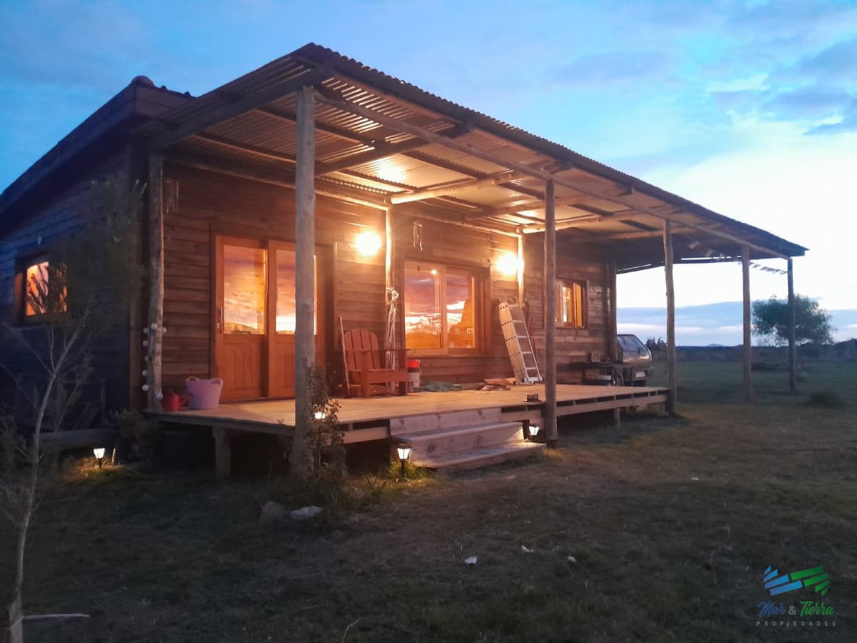 Simpática chacra con 2 construcciones bien diferentes con un enfoque Agro-Ecológico a 800 mts de R.12 y 30 minutos de Punta