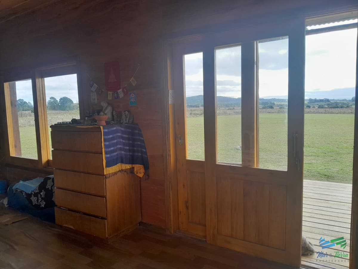 Simpática chacra con 2 construcciones bien diferentes con un enfoque Agro-Ecológico a 800 mts de R.12 y 30 minutos de Punta