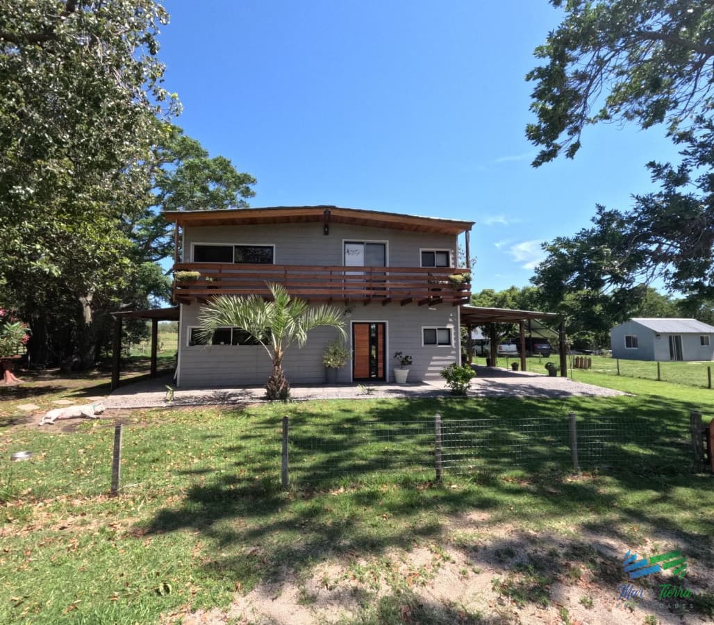 Hermosa Chacra 8 Has a 10 minutos de Colonia, ideal para vivir todo el año.