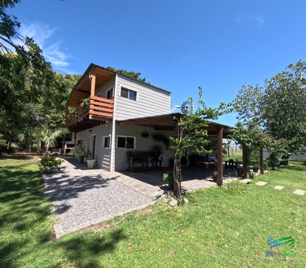 Hermosa Chacra 8 Has a 10 minutos de Colonia, ideal para vivir todo el año.