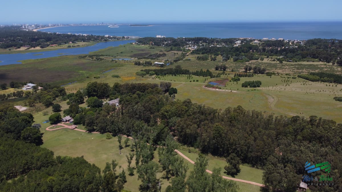 En venta chacra de 1 hectarea en Laguna del Diario, Punta del Este