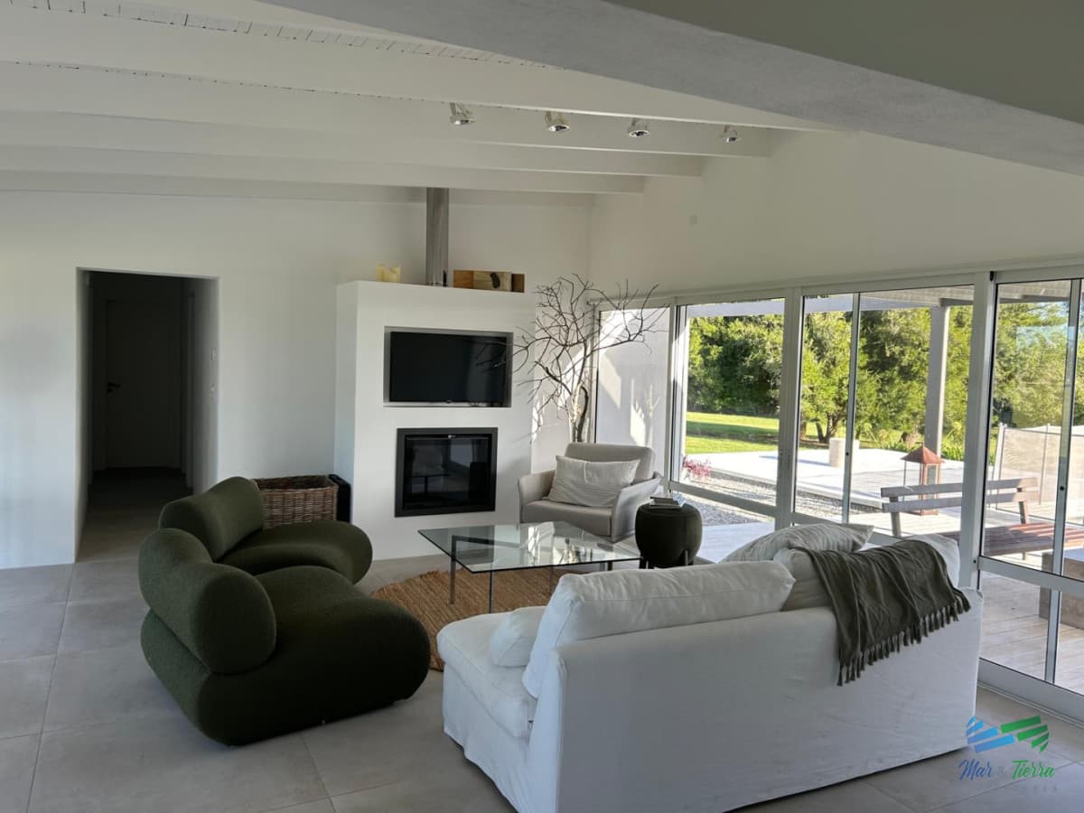 En venta casa en chacra barrio privado El Quijote, La Barra, Punta del Este