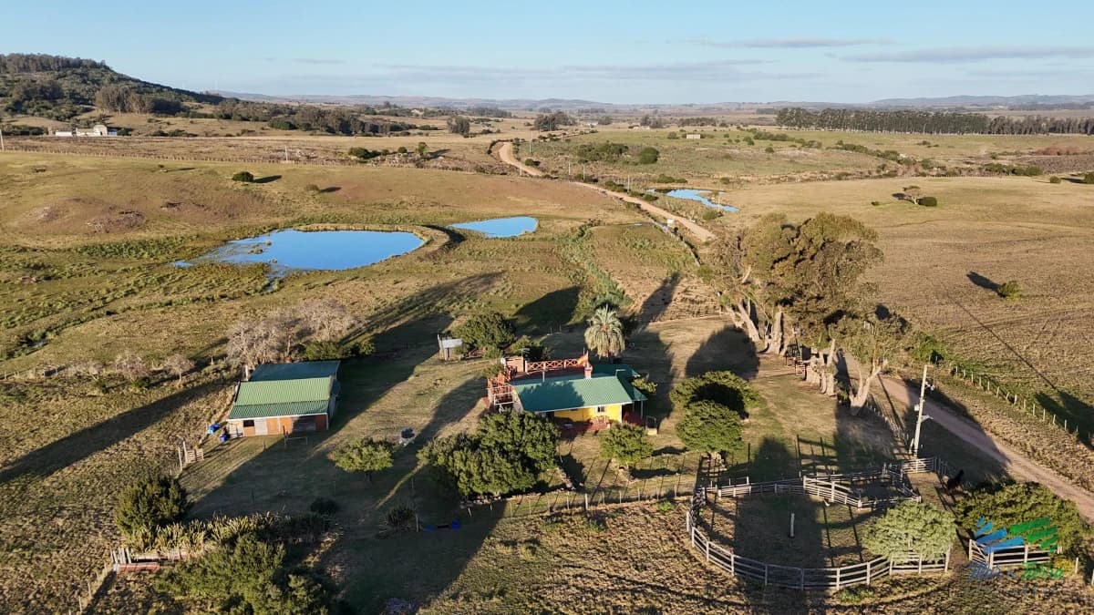 Bajo de Precio !!! Casa de campo en serio, son 5 hectáreas de paz, tranquilidad y muy bien ubicada ! Fianciado hasta 6 años o Permuta chica !