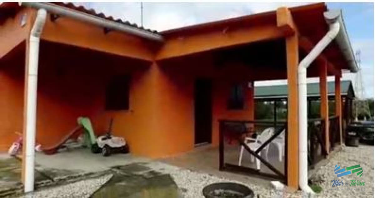 Muy linda fracción de campo, excelentemente ubicado con casa e instalaciones.