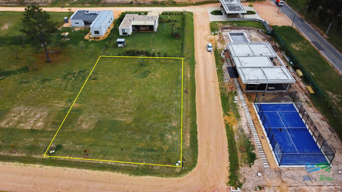 Oportunidad terrenos en Barrio Privado La Jacinta playa Mansa Punta del Este Maldonado