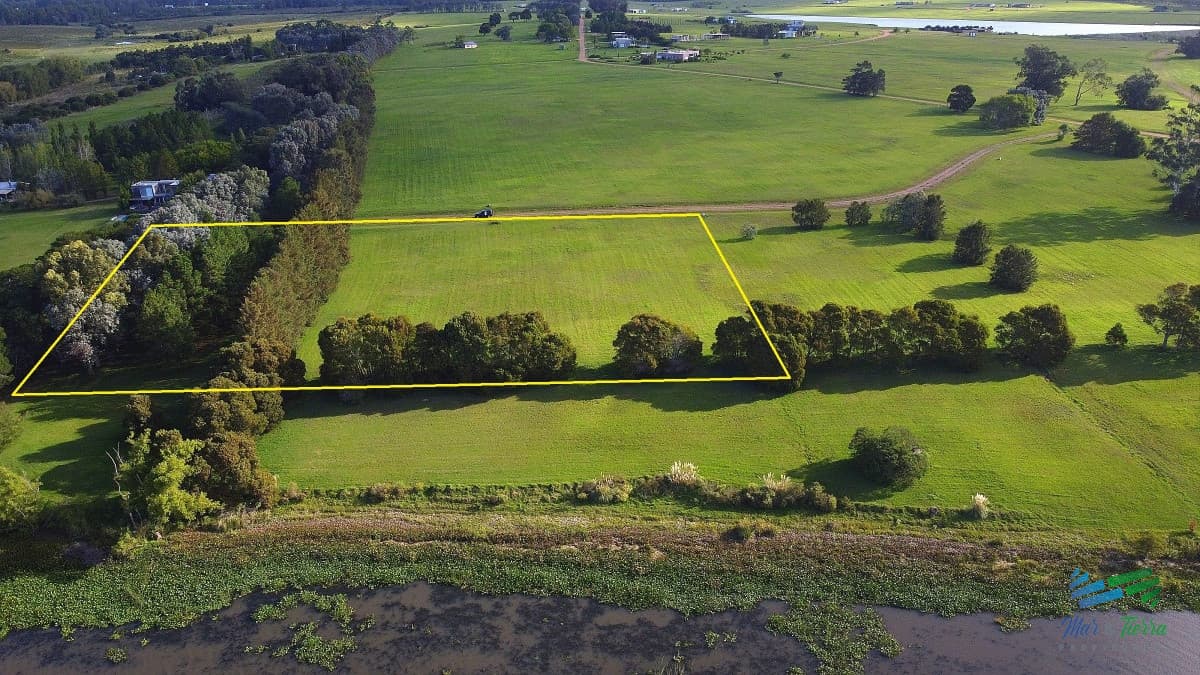 Terreno de mas de 5000 m2 con costa de laguna en Laguna de los Cisnes