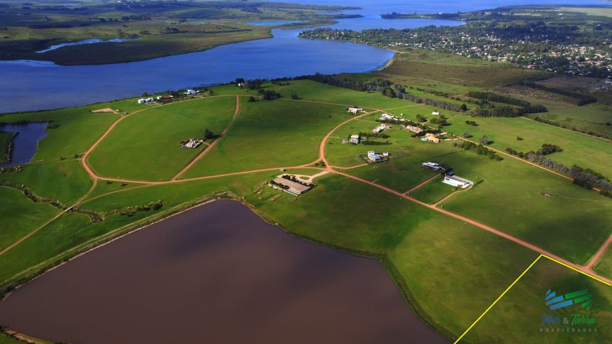 venta de terreno con costa de laguna en laguna de los cisnes
