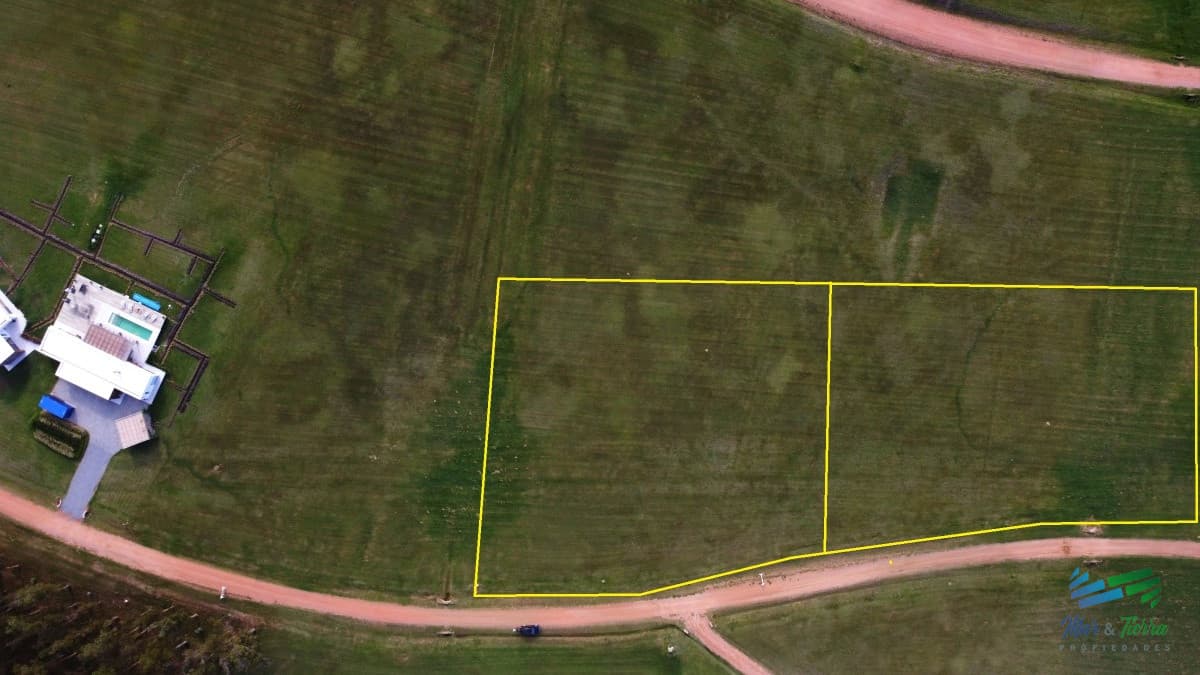 Venta de terreno con gran superficie en laguna de los cisnes sobre ruta interbalnearia