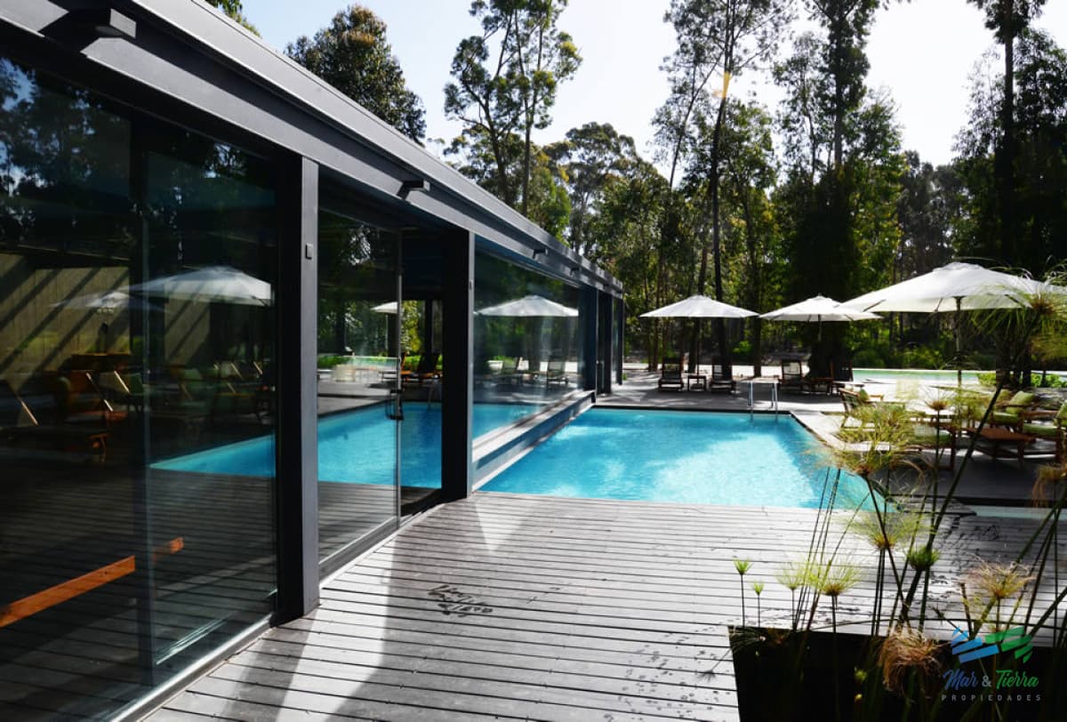 En venta terreno en Bario privado Design Village de Solanas, Punta del Este