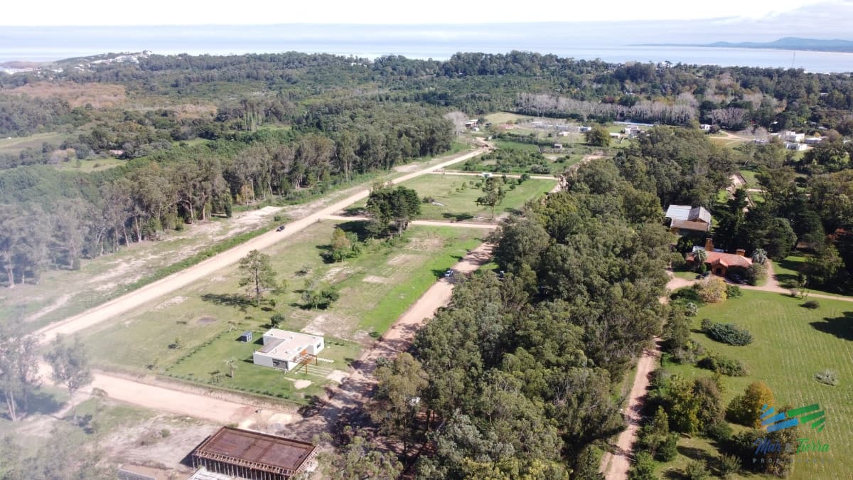 Oportunidad terrenos en Barrio Privado La Jacinta playa Mansa Punta del Este Maldonado