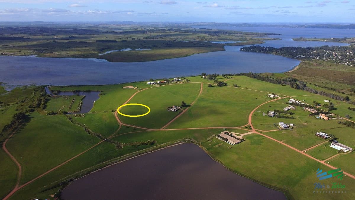 Venta de terreno en Laguna de los Cisnes