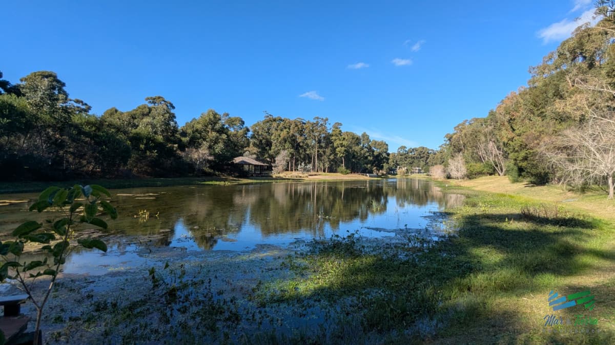 Vendo terreno sobre el lago en Bario privado Design Village de Solanas, Punta del Este