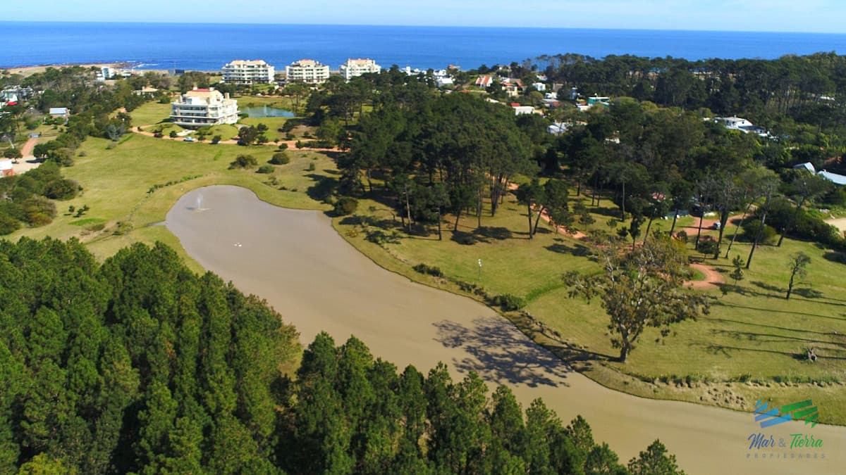 Venta del terreno en barrio privado Punta del Este