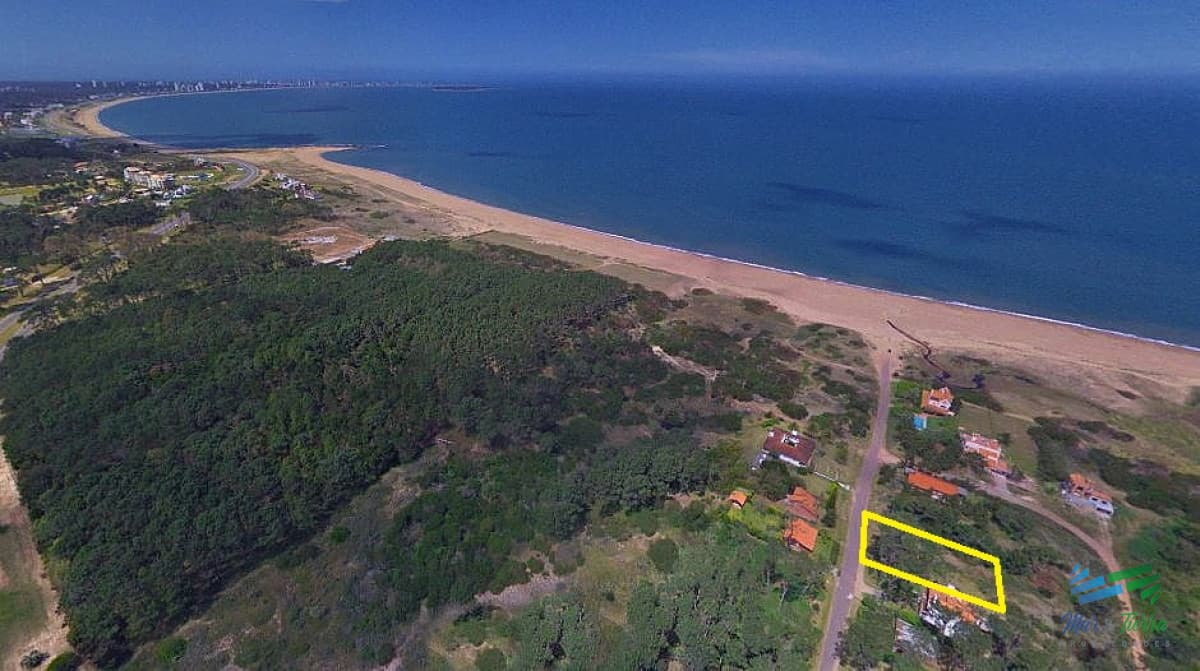 Venta de terreno a 50 metros de playa Mansa