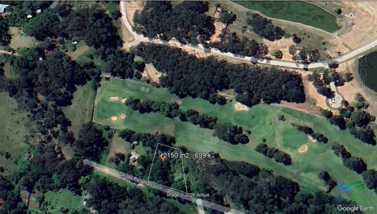 Venta de terreno de 2500 m2 en Barrio Golf Punta del Este