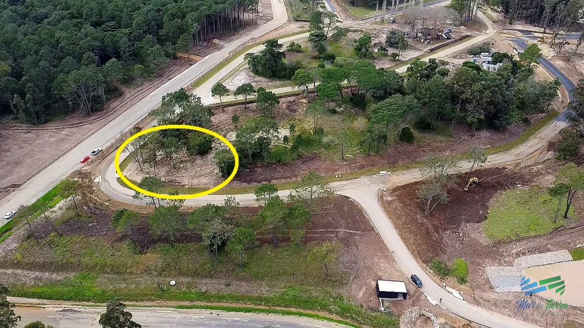 Venta de lote en barrio La Cañada Punta del Este Maldonado