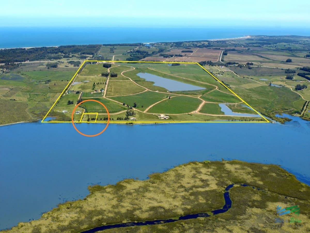 Terreno de mas de 5000 m2 con costa de laguna en Laguna de los Cisnes