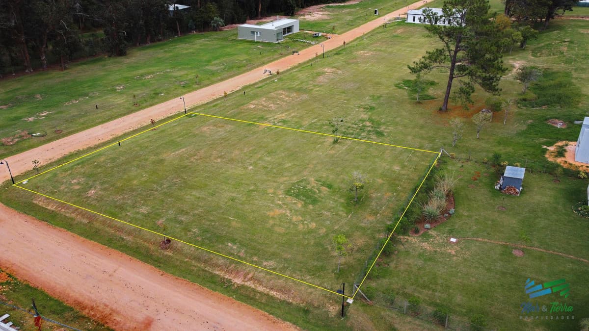 Oportunidad terrenos en Barrio Privado La Jacinta playa Mansa Punta del Este Maldonado