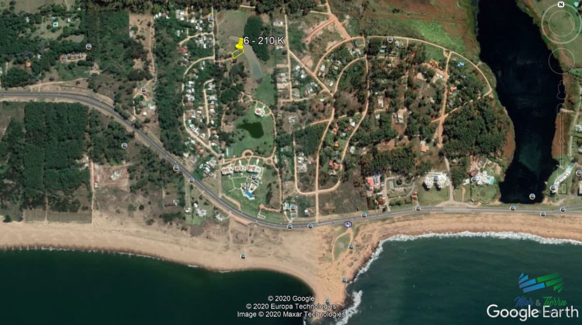 Vendo terreno en playa mansa barrio privado