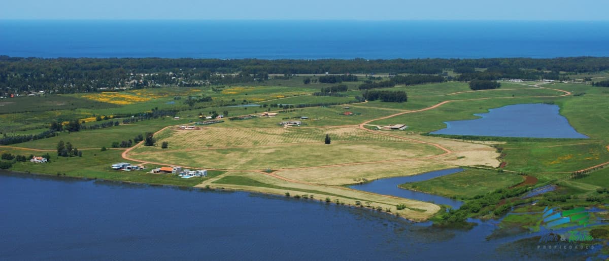 Vendo terreno en barrio privado Laguna de los Cisnes, Punta del Este