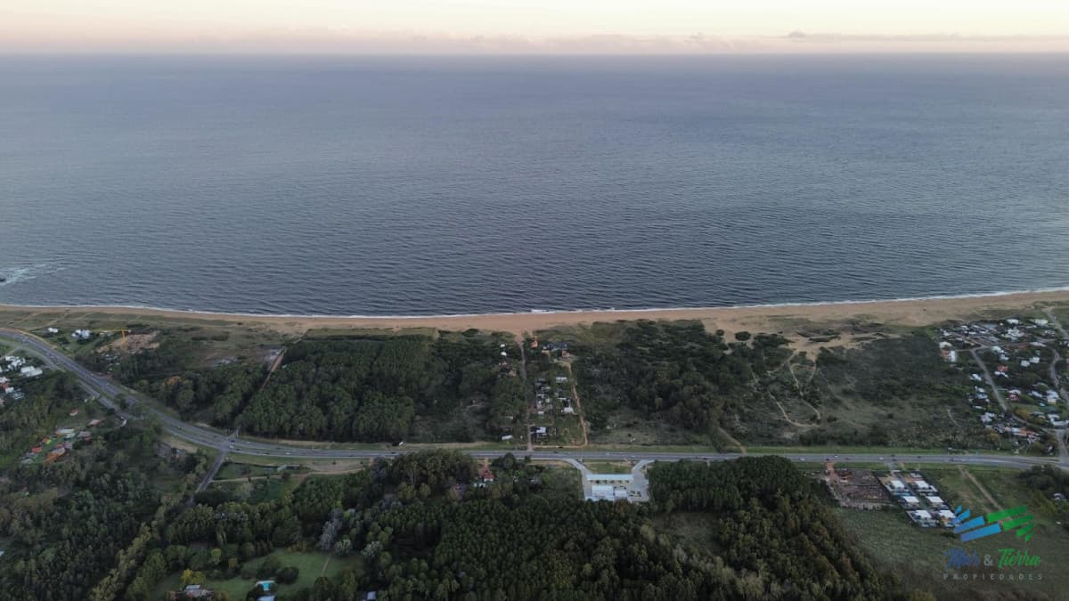 Venta de terreno a 50 metros de playa Mansa
