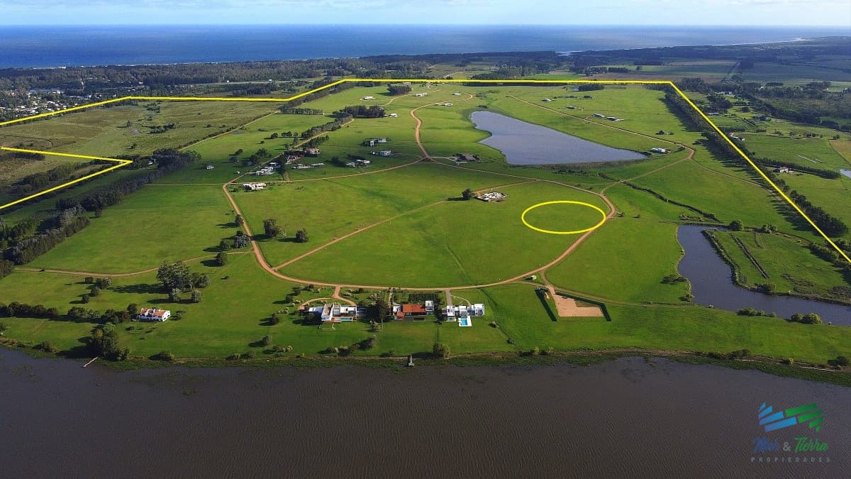 Venta de terreno en Laguna de los Cisnes