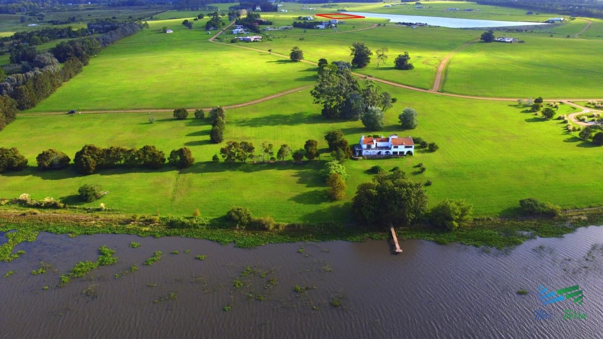 Venta de gran terreno en Laguna de los Cisnes Punta Ballena