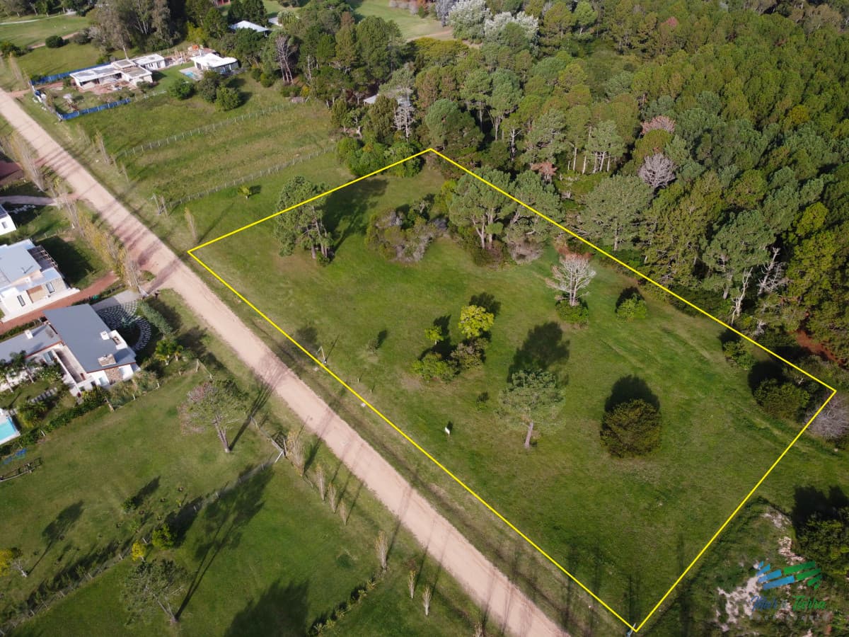 Vendo terreno de 2000m2 en los Tordillos playa Mansa Punta del Este