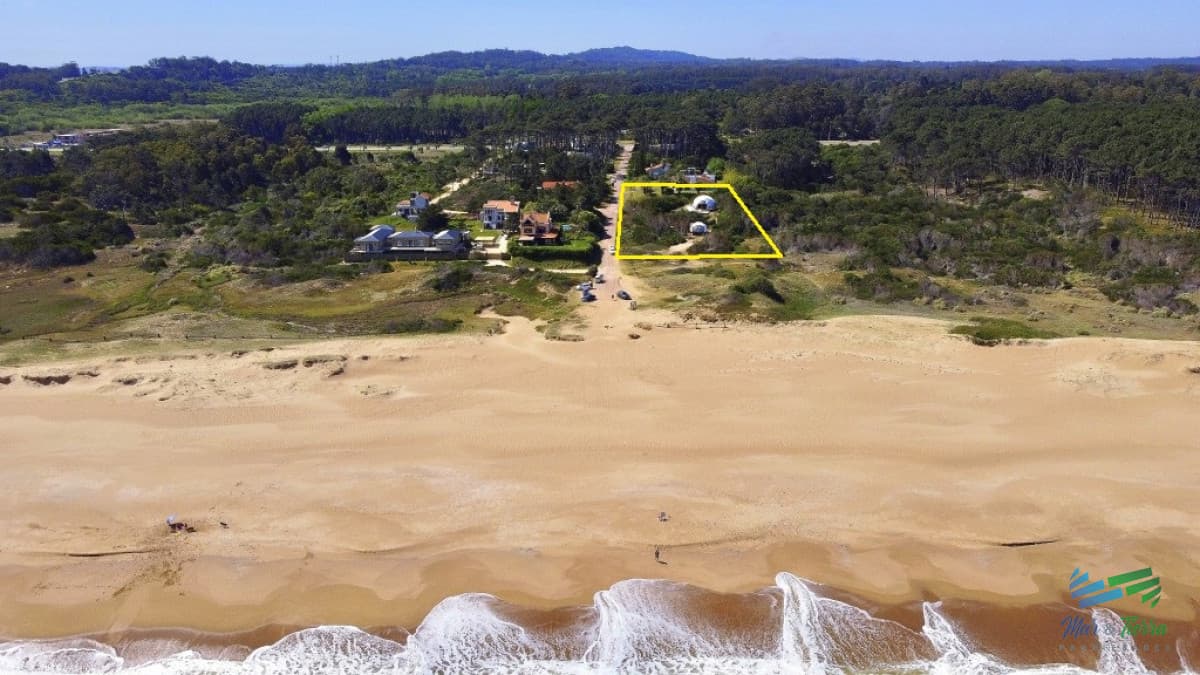 Venta terreno primera linea Playa Mansa